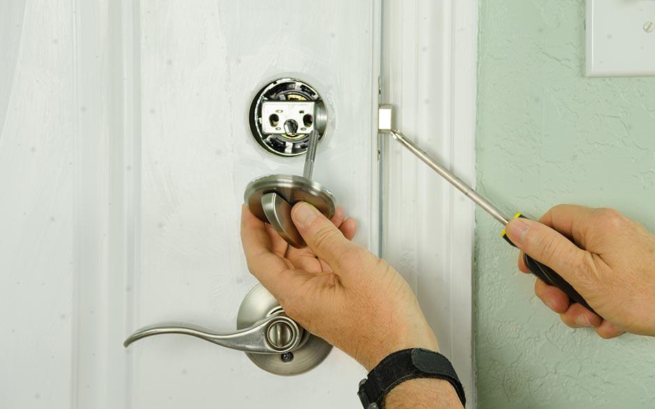 ouvrir une porte d'entrée bloquée Les Lilas